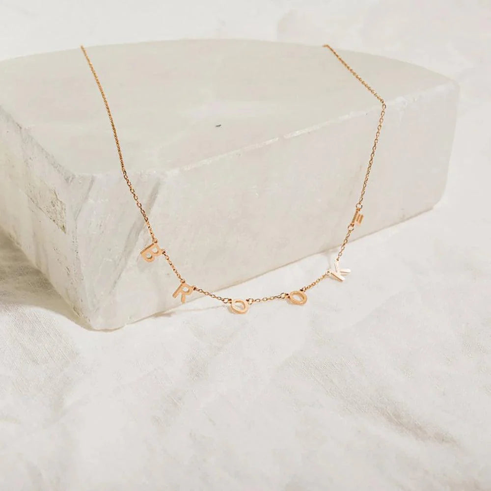 Colar personalizável - Até 9 Letras - Aço inoxidável - Banho em Ouro 18K